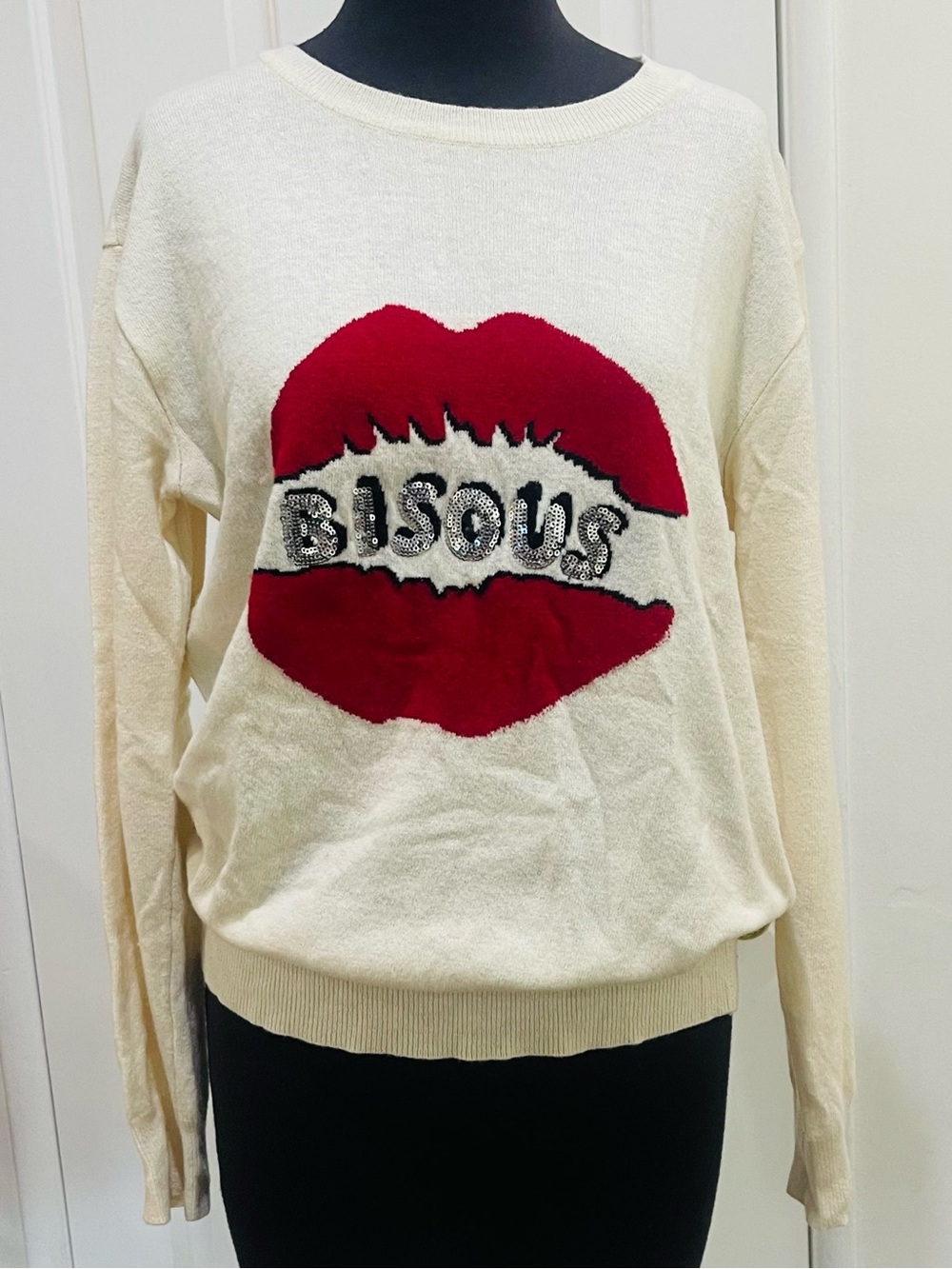 Vintage Unique Market Cream Knit Sweater with Red Lip Graphic